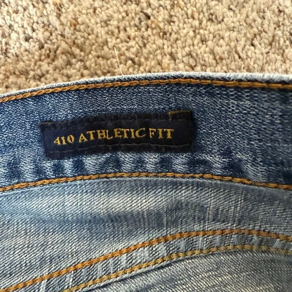 Lucky Brand Men’s 410 Athletic Fit Light Medium Wash Jeans‎ Size 42X32